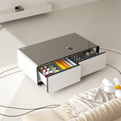 Refrigerador moderno com carregamento sem fio