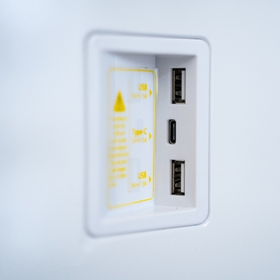 Tabela de café de carregamento sem fio multifuncional de design moderno com luz RGB e reprodutor de música