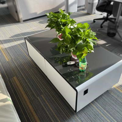 Refrigerador inteligente de capacidade de 100-149L com carregamento sem fio e porta USB tipo-C