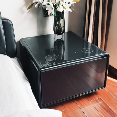 Refrigerador de mesa de carregamento sem fio para maquiagem e produtos de beleza em preto