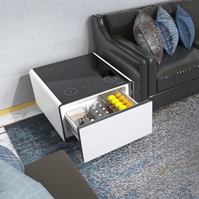 Mesa de sala de estar moderna com geladeira e carregamento sem fio
